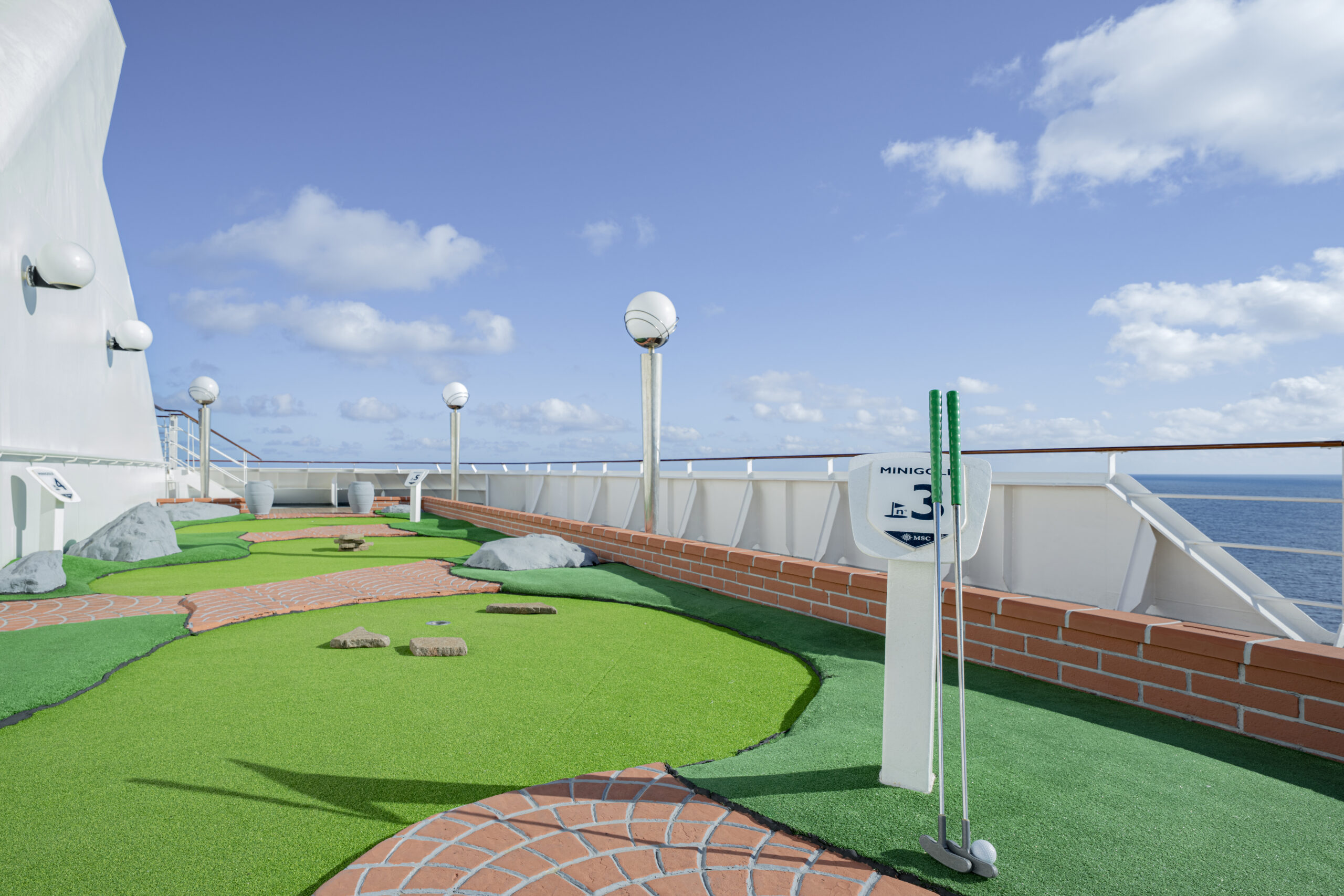 MSC Poesia, Minigolf