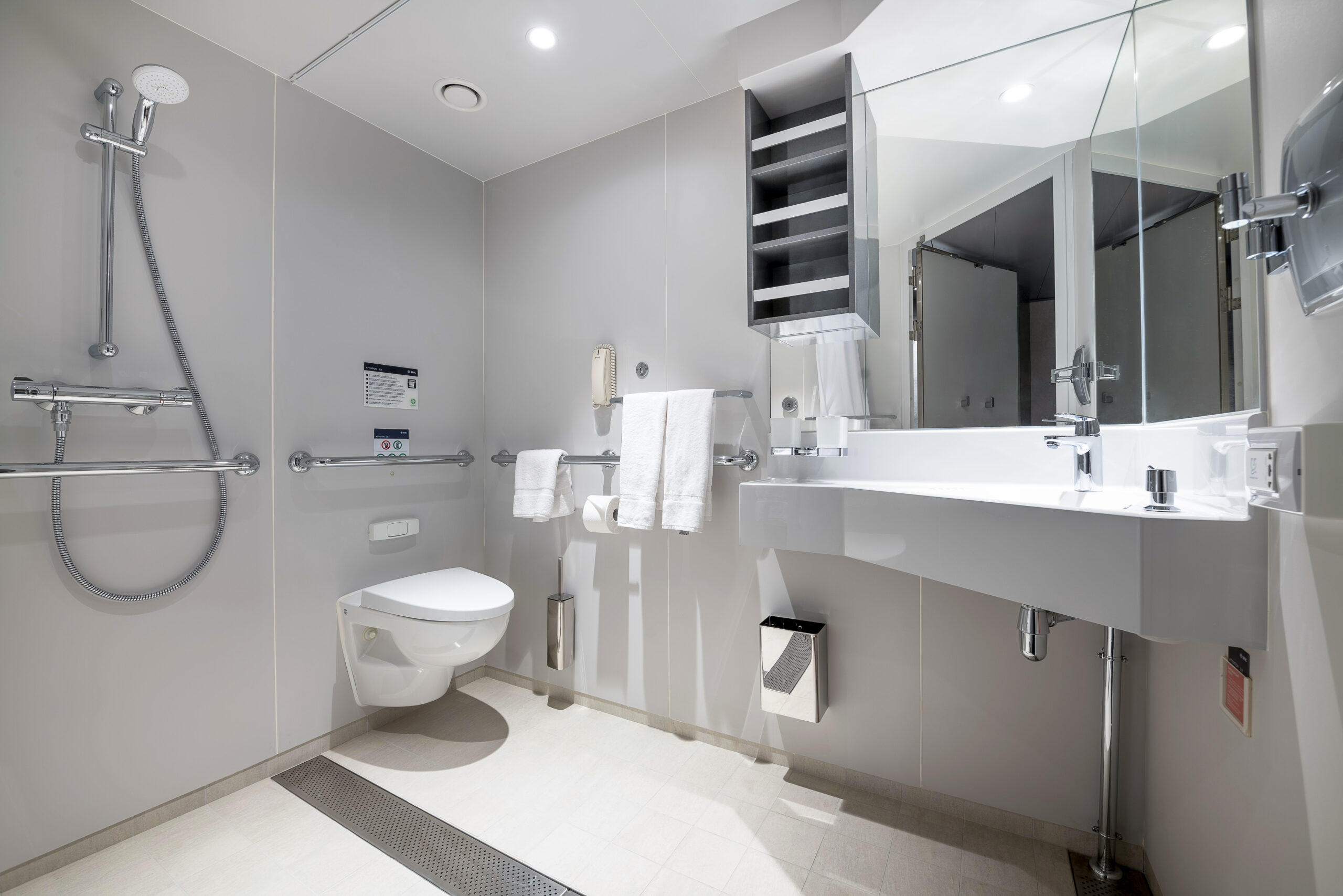 MSC Virtuosa, Deluxe Interior (IR2) for guests with disabilities or reduced mobility