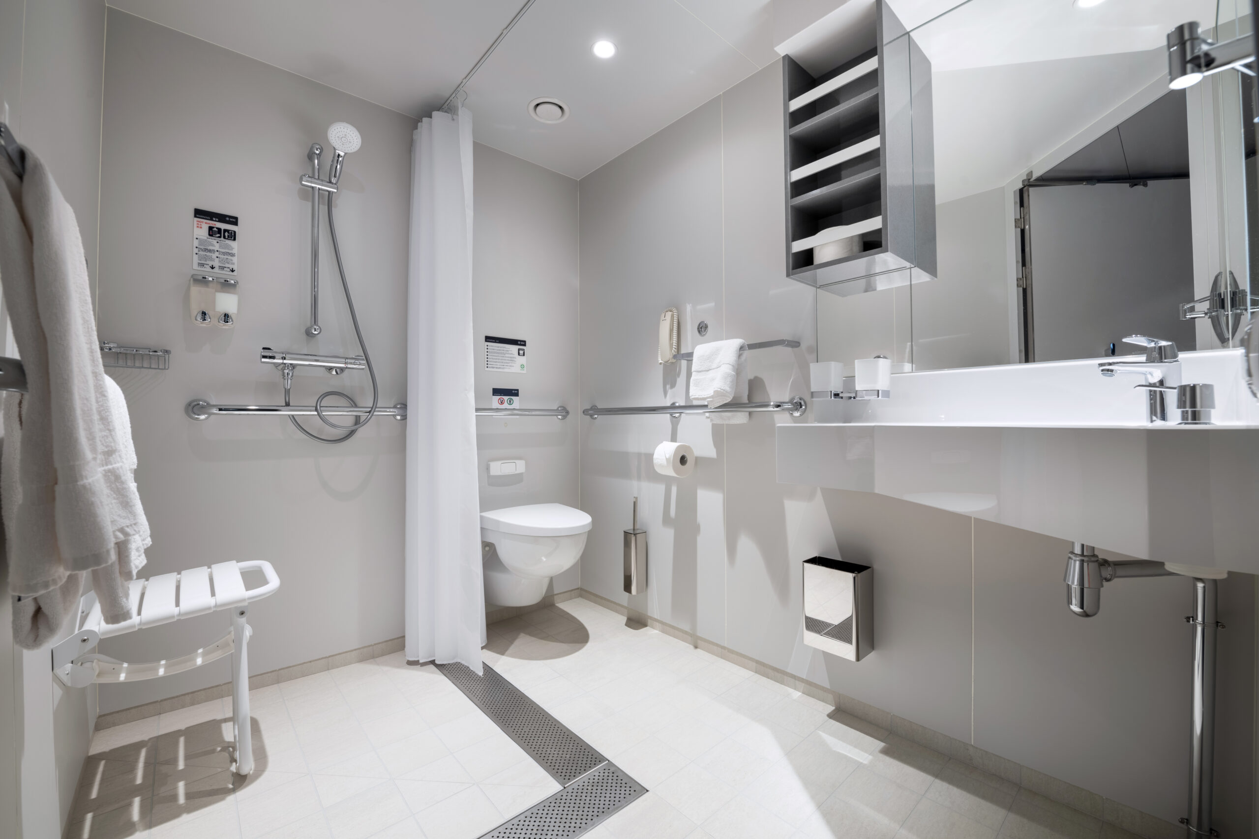 MSC Virtuosa, Deluxe Balcony with partial view (BP) for guests with disabilities or reduced mobility